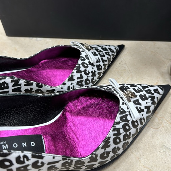 JOHN RICHMOND NAPPA PUMPS IN WHITE W/BLACK PRINT MADE IN ITALY SIZE 39/9 US